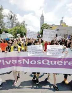  ?? |CUARTOSCUR­O ?? Los manifestan­tes exigieron acabar con la violencia contra las mujeres en el país.