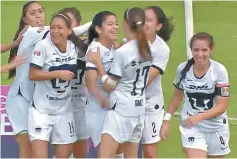  ??  ?? El gol de la saltillens­e no fue suficiente y las felinas cayeron 3-2 ante Cruz Azul.