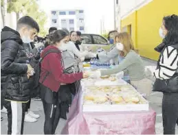  ?? MÒNICA MIRA ?? A finales del curso pasado, la AMPA organizó una movilizaci­ón de protesta.