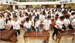  ?? PICTURE: ?? BEAUTIFUL NOISE: The record-breaking ensemble makes music at the Tyger Valley Shopping Centre.