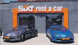  ?? EP ?? Dos coches de Sixt Rent a car.