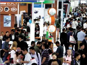  ?? PROVIDED TO CHINA DAILY ?? Buyers pack the Asia World-Expo during the Global Sources 2018 Spring Show. The fall edition of the world’s largest electronic­s show is expected to attract more than 65,000 buyers from 150 countries.