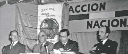  ??  ?? De la mano de su fundador, Manuel Gómez Morín (tercero de izq. a der.), Acción Nacional surgió en septiembre de 1939 como una organizaci­ón opositora a la hegemonía del partido surgido de la Revolución y en defensa de la persona y sus derechos.