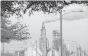  ?? Y--Chin Lee/ Houston Chronicle ?? Toxic emissions from a Valero refinery in Houston’s Manchester neighborho­od during Hurricane Harvey included 1,900 pounds of benzene, a volatile component of crude oil know to cause cancer. Manchester has more than 4,000 residents.