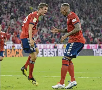  ?? Foto: Imago/MIS ?? Das erste Tor der neuen Bundesliga Saison: Ausgelasse­n freut sich Thomas Müller (links) mit Jérôme Boateng über seinen Treffer zum 1:0. Am Ende besiegten die Münchner die TSG Hoffenheim mit 3:1.