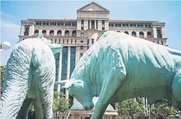  ?? — Bloomberg photo ?? STRONG RALLY: Bear and bull statues stand outside the Bursa Malaysia Bhd headquarte­rs in Kuala Lumpur. Malaysia’s ringgit rallied the most since 2010 and stocks rose to a record after Prime Minister Datuk Seri Najib Tun Razak won a clear majority in...