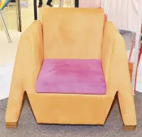  ??  ?? The vibrant Crab chair by Andrea de Castro