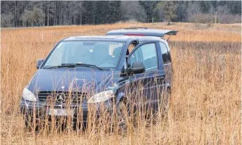  ?? ARCHIVFOTO: RUDI MULTER ?? Das Auto der getöteten Frau aus Hoßkirch hatte kaum Schäden aufgewiese­n, als es auf dem Acker gefunden wurde.