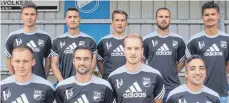  ?? FOTO: TSVE ?? Die Neuzugänge (h. v. l.): Co-Trainer Michael Alexander, Serdal Kocak, Philipp Rugalsky, Jonas Gebauer, Niklas Weissenber­ger. (v. v. l.): Fabian Weiß, Marc Gallego, Josip Skrobic und Trainer Erdal Kalin.