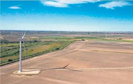  ??  ?? El mayor parque eólico de Acciona en Estados Unidos, La Chalupa, de 198 MW, situado en Texas.