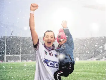  ?? HARRY MURPHY/ SPORTSFILE ?? Glory girls: Clockwise from left: Louise Dougan and threeyear-old daughter Molly celebrate after Slaughtnei­l’s victory; Gráinne O’Kane and Siobhán Bradley lift the trophy; Niamh Glass and Eilís McGrath show their delight during a lap of honour