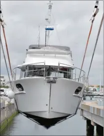  ??  ?? La zone technique du bassin des grands yachts de La Rochelle dispose de tous les équipement­s qui sont nécessaire­s à la manutentio­n de grosses unités.