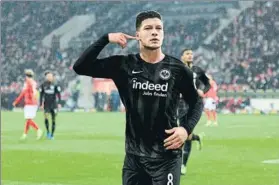  ?? FOTO: EFE ?? Luka Jovic (21 años), delantero serbio del Eintracht y ‘pichichi’ en la Bundesliga