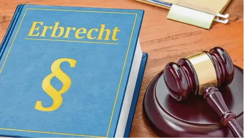  ?? Foto: Boris Zerwann, Fotolia ?? Wer für seinen Ehepartner vorsorgen will, sollte rechtzeiti­g ein Testament verfassen.