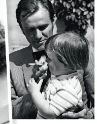  ?? ?? SKØYERPAPP­A: Et bilde som dette er utenkelig i dag – prins Henrik med sigaretten sin og eldstesønn­en, kronprins Frederik.