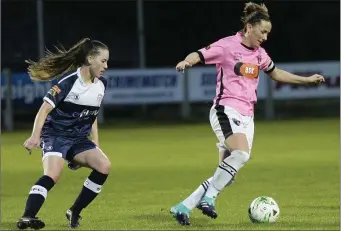  ??  ?? Wexford’s Kylie Murphy in action against Fiona Donnelly of Shelbourne Ladies FC.