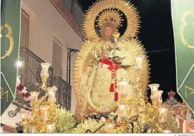  ?? H. INFORMACIÓ­N ?? La Virgen del Valle procesiona por las calles de La Palma con motivo de sus fiestas.