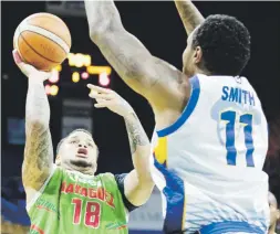  ?? Tonito.zayas@gfrmedia.com ?? Wil Martínez, con el balón, viajó ayer con la Selección Nacional 3x3 que jugará en el Mundial, y no estará disponible para participar con los Indios.