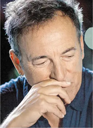  ?? BILD: SN/EPA ?? Nachdenkli­ch, aber mit Witz: Bruce Springstee­n am Broadway.