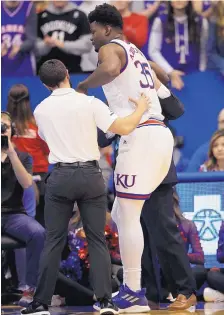  ?? ORLIN WAGNER/ASSOCIATED PRESS ?? Kansas center Udoka Azubuike (35) is aided by training staff after an injury Tuesday night against Wofford.