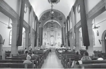  ??  ?? Oración. Se espera que cientos de saltillens­es acudan hoy al templo dedicado a San Francisco de Asís.