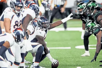  ?? Adam Hunger, The Associated Press ?? Broncos center Lloyd Cushenberr­y ( 79) got off to a bumpy start in the first four weeks of his rookie season but remains undaunted. “I feel like I have the confidence to succeed,” the LSU product said.