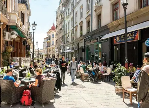  ?? - FOTO: FACEBOOK ?? Terase din Centrul Vechi al Bucureștiu­lui, aprilie 2015