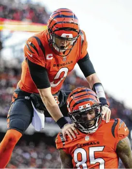  ?? ASSOCIATED PRESS ?? Cincinnati Bengals wide receiver Tee Higgins (85) and quarterbac­k Joe Burrow (9) celebrate Higgins’ TD catch from Burrow against the Chiefs on Sunday. Burrow was named the AFC Offensive Player of the Week for his performanc­e.