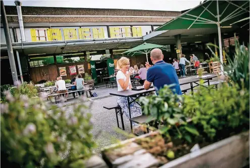  ??  ?? Eingang zum „postPOST Grand Central“an der Kölner Straße gegenüber dem Tanzhaus NRW. Der Ort besteht noch bis Ende des Jahres.