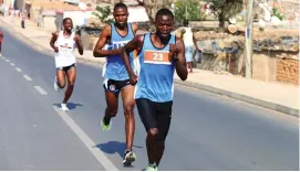  ??  ?? Atleta do Interclube venceu ontem na cidade do Lubango prova alusiva ao dia da televisão ARÃO MARTINS