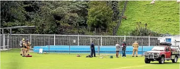  ?? SIMON O’CONNOR/ STUFF ?? Emergency services were called to Spotswood Primary School’s swimming pool yesterday.