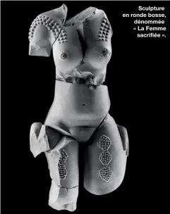  ??  ?? Sculpture en ronde bosse, dénommée « La Femme
sacrifiée ».