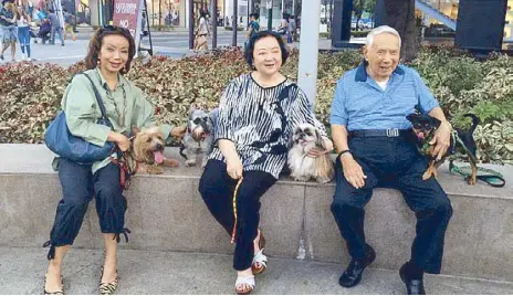  ??  ?? Maritess Tantoco-Enriquez along High Street with sister Nedy Tantoco, their dad Ambassador Bienvenido “Benny” Tantoco and their babies. “Dad likes to take his dogs for a walk every day,” says the author.