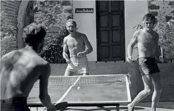  ??  ?? Paul Newman, centre, and Redford, right, playing table tennis between takes on the set
of Butch Cassidy and the Sundance Kid, Durango, Mexico, 1968