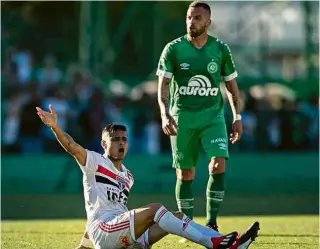  ??  ?? Everton, do São Paulo, reclama de lance na partida