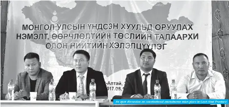  ??  ?? An open discussion on constituti­onal amendments takes place in Govi-Altai Province