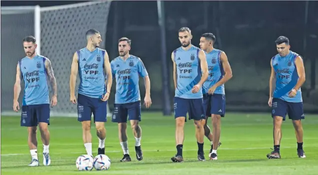  ?? ?? Los jugadores de Argentina se entrenaron ayer en la Universida­d de Qatar.