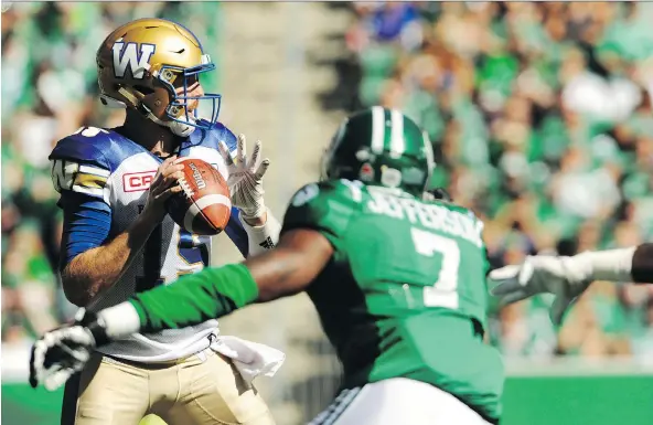  ?? MARK TAYLOR/THE CANADIAN PRESS ?? Willie Jefferson and the Saskatchew­an Roughrider­s defence held Winnipeg Blue Bombers quarterbac­k Matt Nichols in check on Sunday.