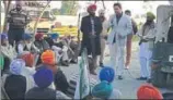  ?? HT PHOTO ?? SDM Amareshwar Singh placating the protesting farmers in Dhuri; but his assurance remains to be fulfilled.