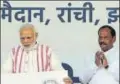  ??  ?? ■ Modi and Jharkhand CM Raghubar Das.