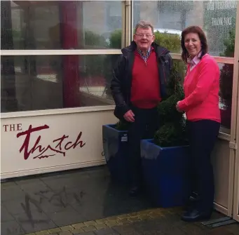  ??  ?? Th e manager of The Thatch,Theresa Hilliard presenting Joe McKane (Donore) with ceramic planters for the village. In addition daffodil bulbs presented by The Thatch and Clinton Nurseries are being planted along the roadside leading to Bru an Boinne...