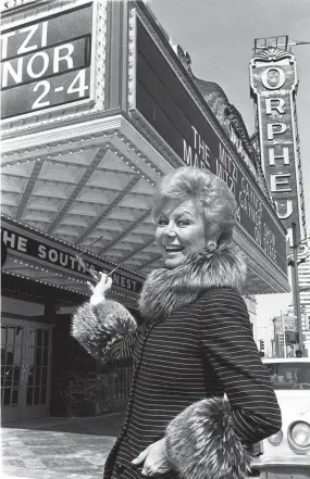  ?? THE COMMERCIAL APPEAL FILES ?? March 1, 1984: Entertaine­r Mitzi Gaynor visits the Orpheum to give a talk to the local United Way. She opens at the newly renovated theater the next night for a three-day run.