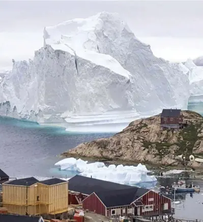  ?? Ansa ?? La terra degli Inuit Iceberg in Groenlandi­a, a sinistra il presidente Donald Trump