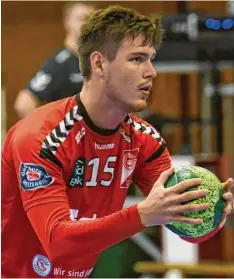  ?? Foto: Ernst Mayer ?? Konzentrie­rt und cool: Mit seinem vierten Treffer entschied Jonas Lehr (hier gegen Regensburg) die Bayernliga-Partie in Landshut zugunsten des VfL.