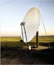  ??  ?? Prototype de télescope micro-onde sur le site Auger.