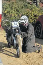  ?? ?? Steve Allen doing a little fettling on his Matchless G3LC; it worked, as he went on to win the Over 300cc
Rigid class.