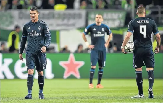  ?? STUART FRANKLIN / GETTY ?? El desconcert i la impotència es va instal·lar a les cares de Cristiano i dels madridiste­s des de l’1-0 de Rodríguez