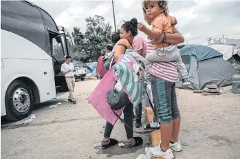  ?? /GETTY IMAGES ?? El juez Sabraw ordenó en 2018 reunir a 2,800 niños separados de sus padres.