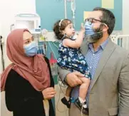  ?? CHILDREN’S HOSPITAL OF EASTERN ONTARIO ?? Zahid Bashir holds his daughter, Ayla Bashir, with her mother, Sobia Qureshi, at the Children’s Hospital of Eastern Ontario in Ottawa.