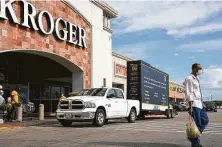  ?? Godofredo A. Vásquez / Staff photograph­er ?? Union leaders said two employees of area Kroger stores have died since December from COVID-19.